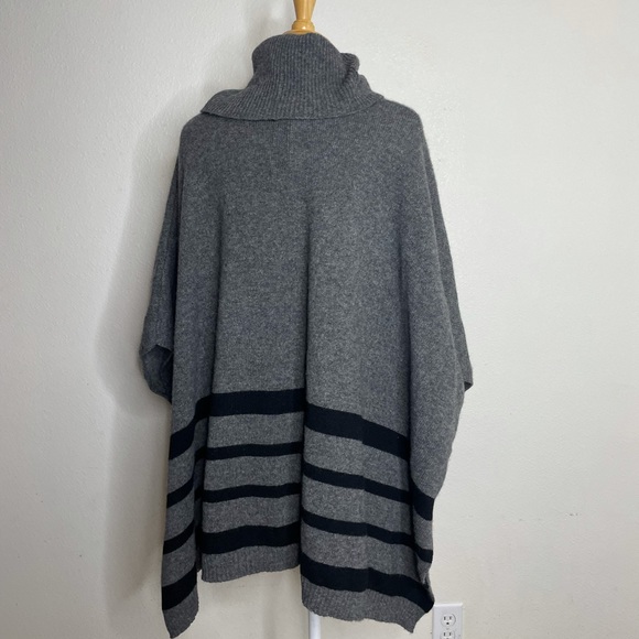 TAHARI Gray Black Striped Wool Yak Hair Cowl Neck Poncho Sweater Womens M Comfy - Picture 6 of 9